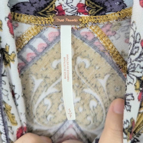 Free People Chase Me Paisley Print Long Sleeve Turtleneck Top Jersey Knit Small - Picture 5 of 9